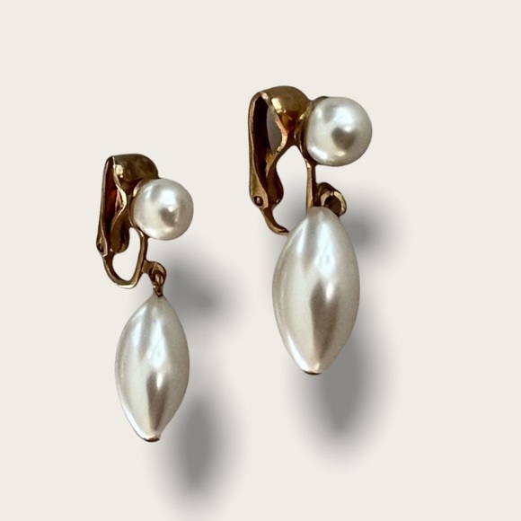 VINTAGE 1950s Faux Pearl Clip Earrings JUDY LEE label from a private collection - Picture 3 of 5